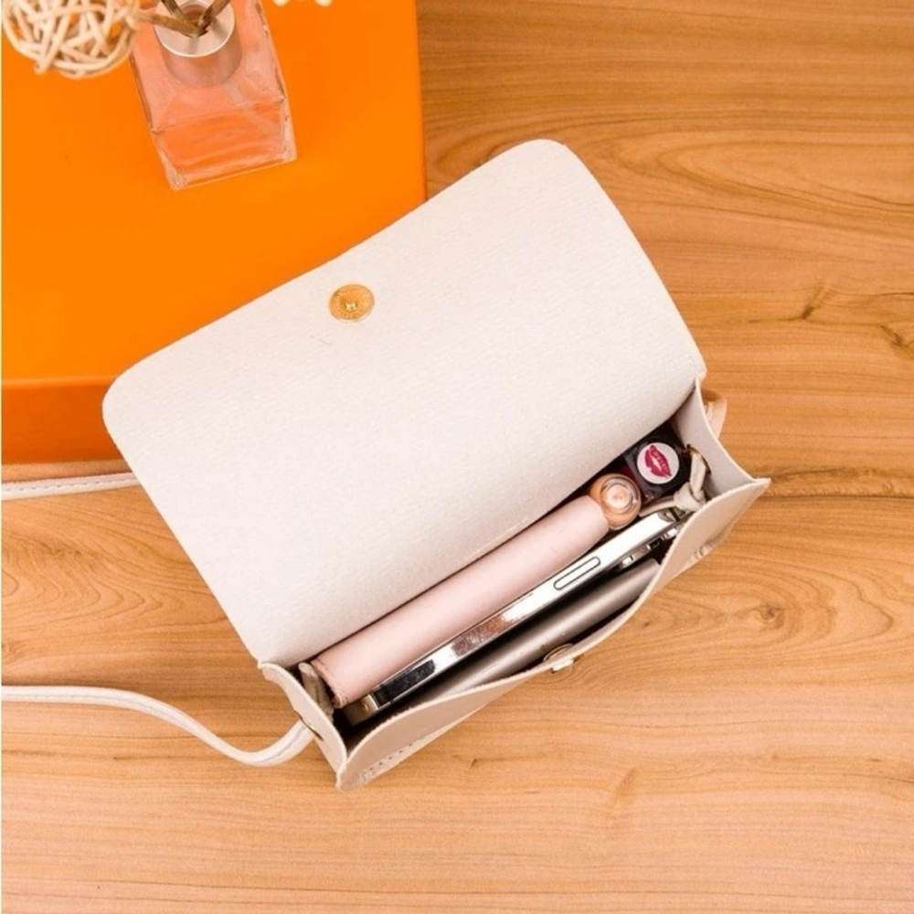 ⚠️Clearance🤍Mini Flap Square Bag Faux Pearls - Picture 2 of 6